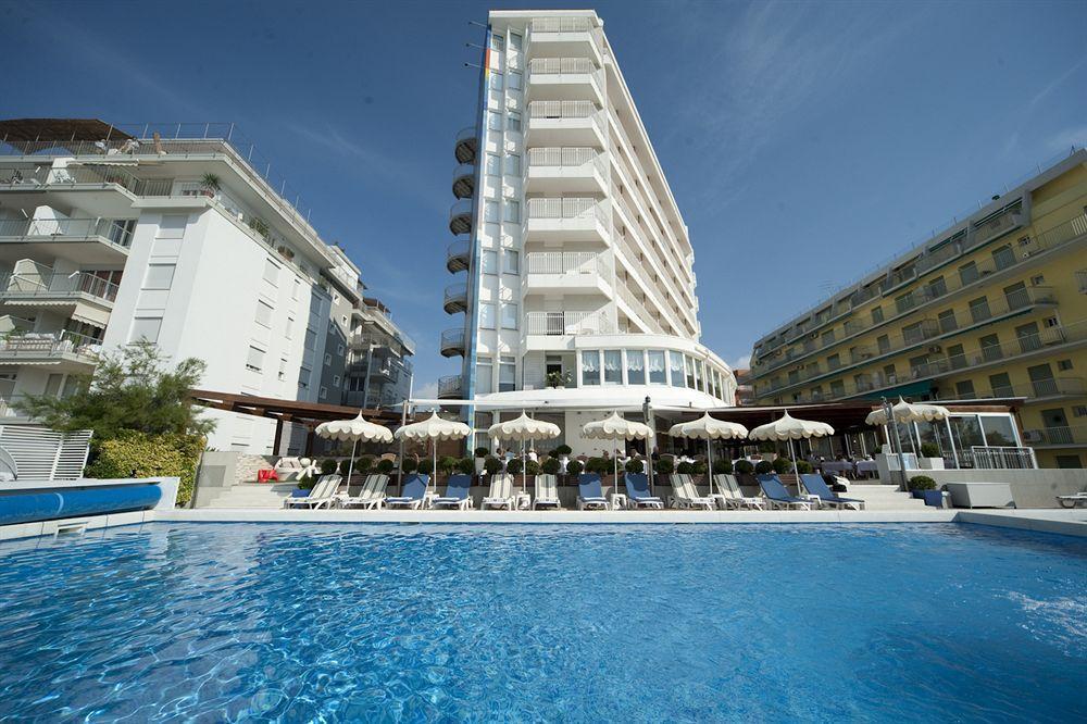 Hotel Delle Nazioni Лідо-ді-Єзоло Екстер'єр фото