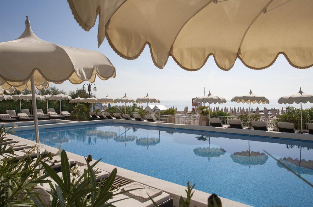 Hotel Delle Nazioni Лідо-ді-Єзоло Екстер'єр фото