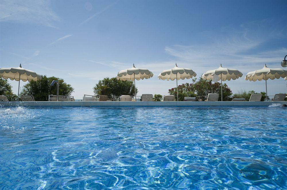 Hotel Delle Nazioni Лідо-ді-Єзоло Екстер'єр фото