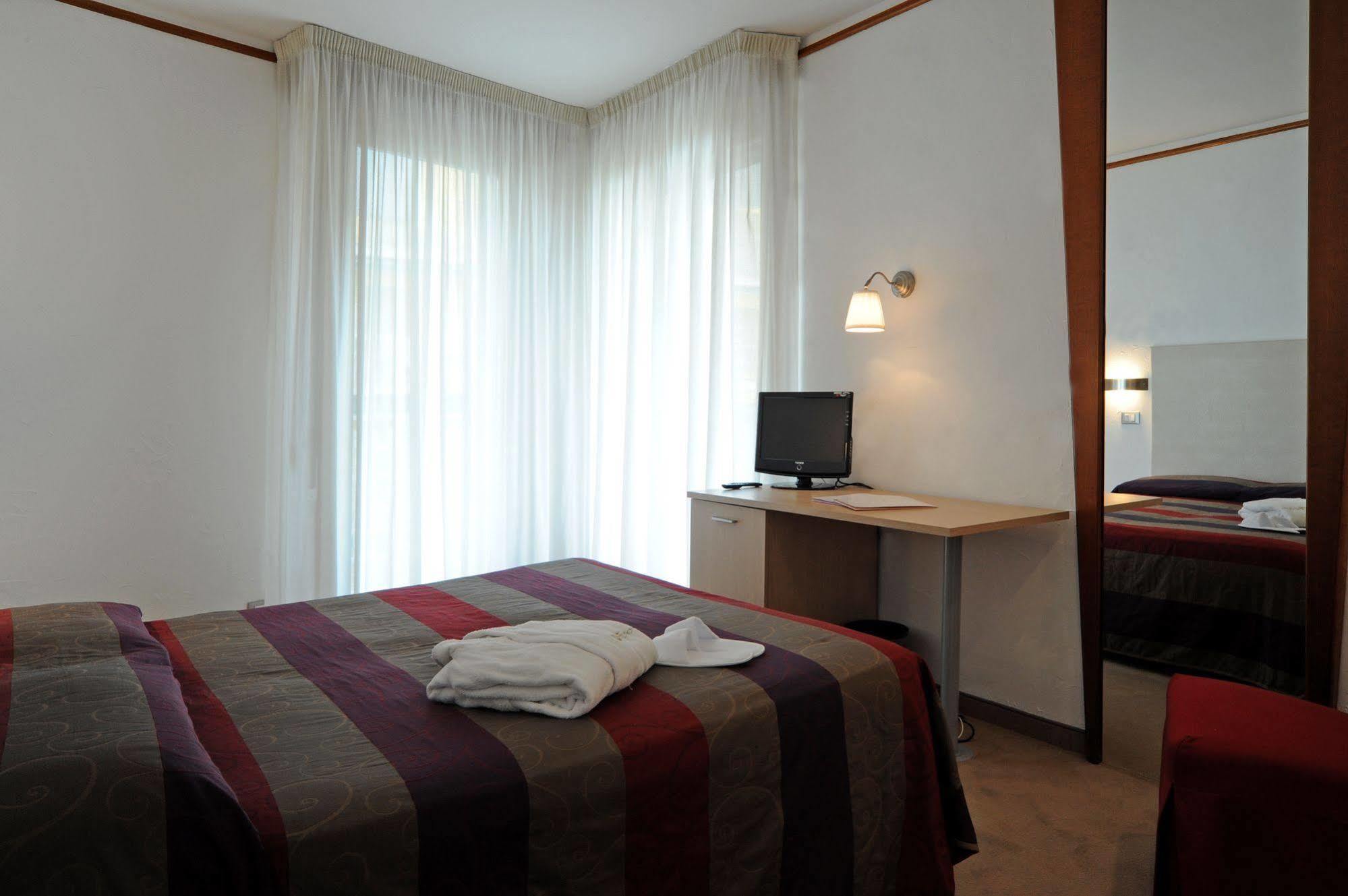 Hotel Delle Nazioni Лідо-ді-Єзоло Екстер'єр фото